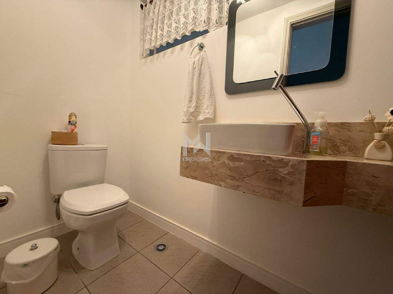 Casa em Condomínio à venda no Condomínio Marambaia: lavabo