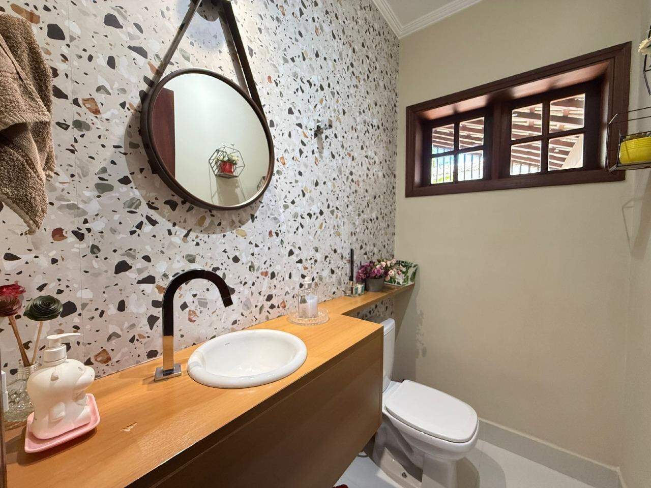 Casa em Condomínio à venda no Condomínio Vista Alegre: lavabo