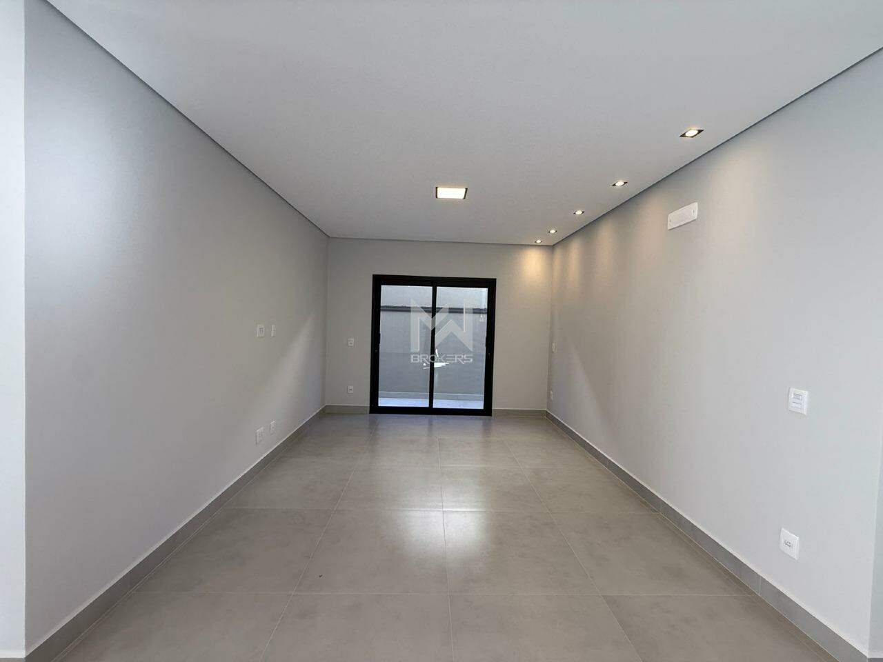 Casa em Condomínio à venda no Condomínio Jardim das Palmeiras: sala de TV