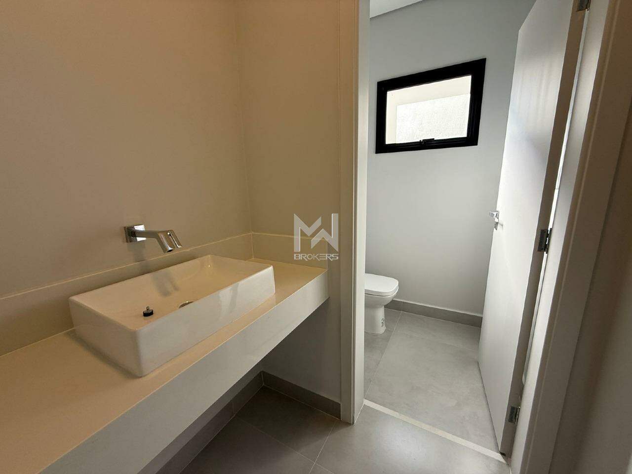 Casa em Condomínio à venda no Condomínio Jardim das Palmeiras: lavabo