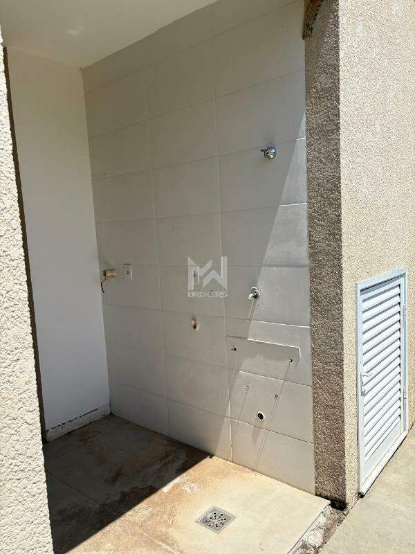 Casa em Condomínio à venda no Pinheirinho: área de serviços