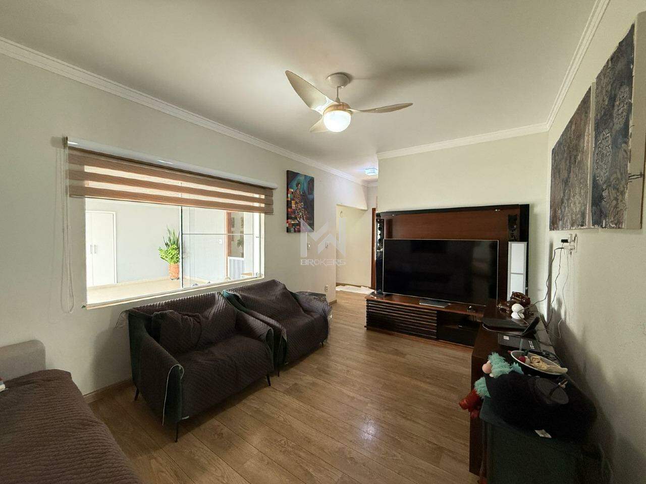 Casa em Condomínio à venda no Condomínio Terras de Vinhedo: sala de TV