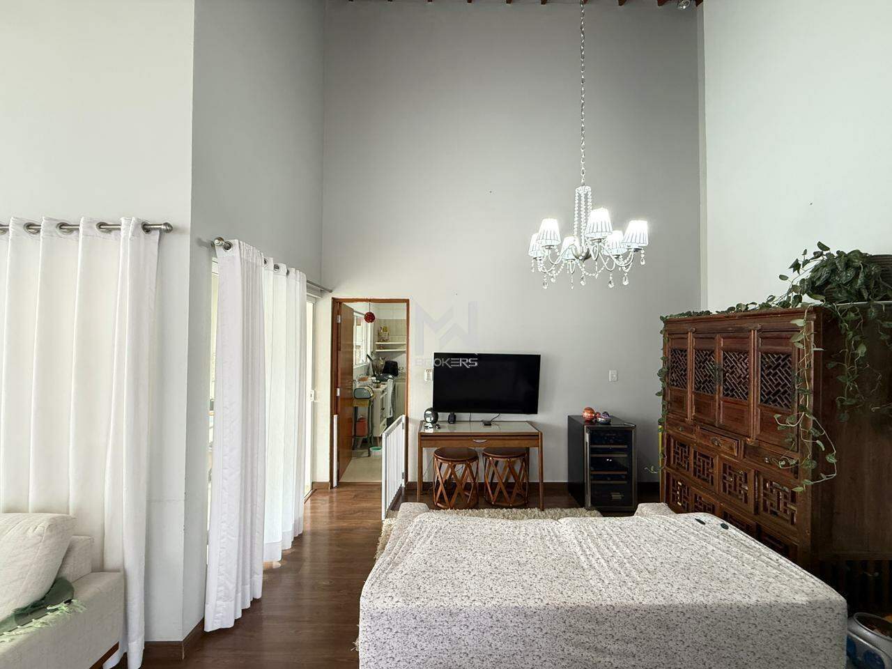 Casa em Condomínio à venda no Condomínio Terras de Vinhedo: sala de TV