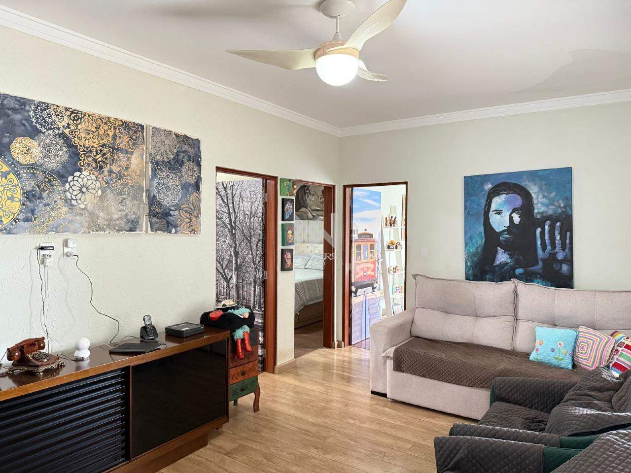 Casa em Condomínio à venda no Condomínio Terras de Vinhedo: sala de TV