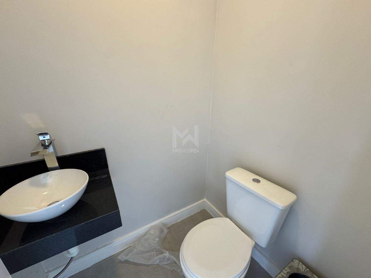 Casa em Condomínio à venda no Condomínio Santa Isabel: lavabo