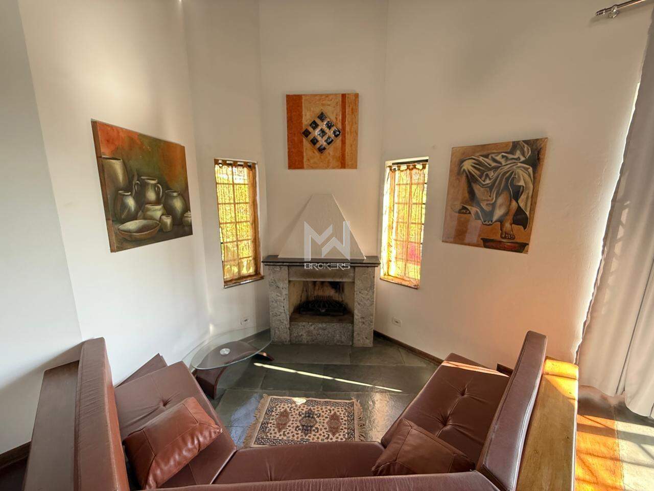 Casa em Condomínio para aluguel no Condomínio Marambaia: sala de lareira