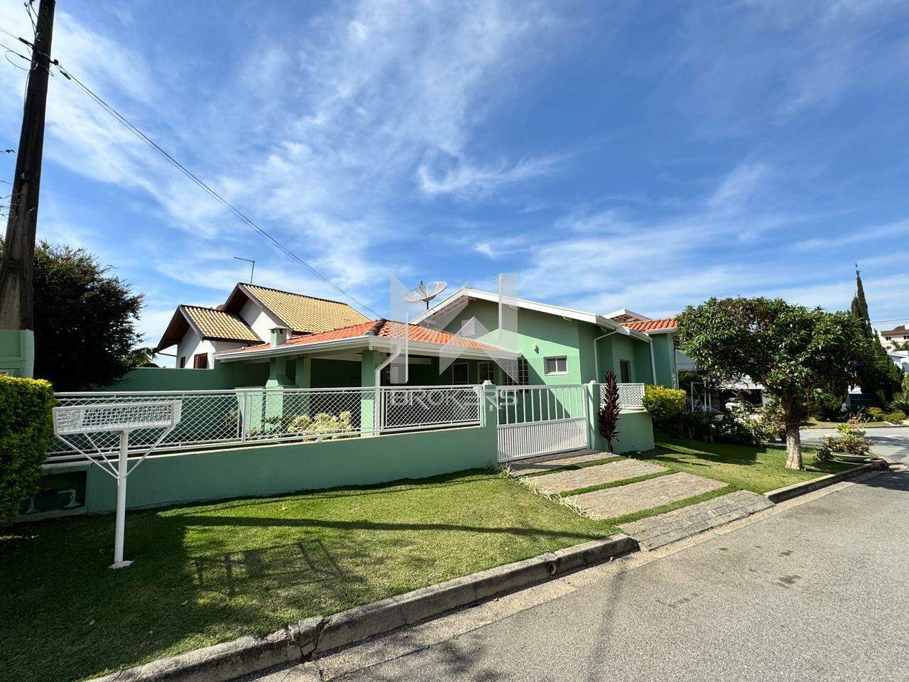 Casa em Condomínio para aluguel no Condomínio Jardim América: fachada