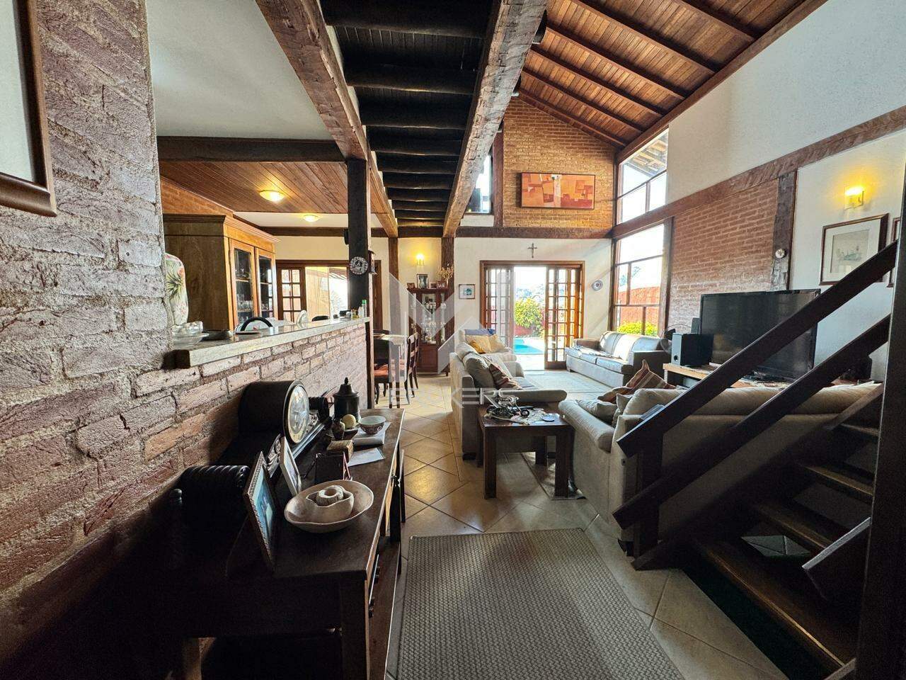 Casa em Condomínio à venda no Condomínio Terras de São Francisco: hall 