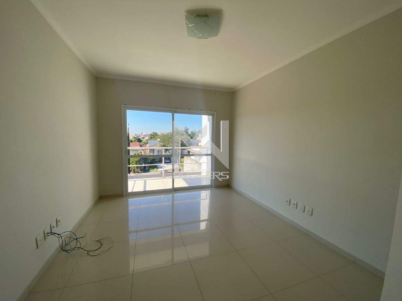 Casa em Condomínio à venda no Condomínio Terras de São Francisco: sala de TV