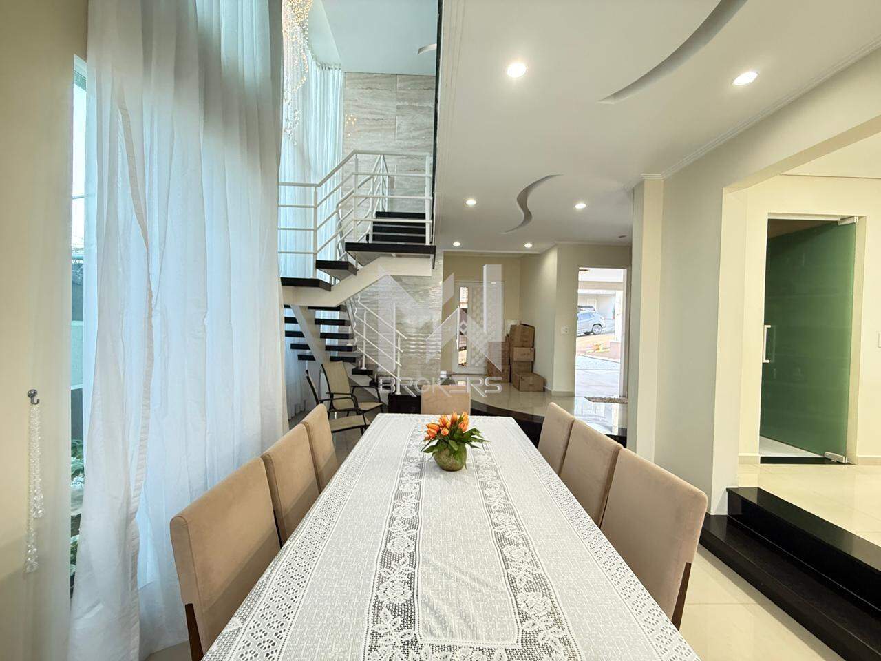 Casa em Condomínio à venda no Condomínio Terras de São Francisco: sala de refeições