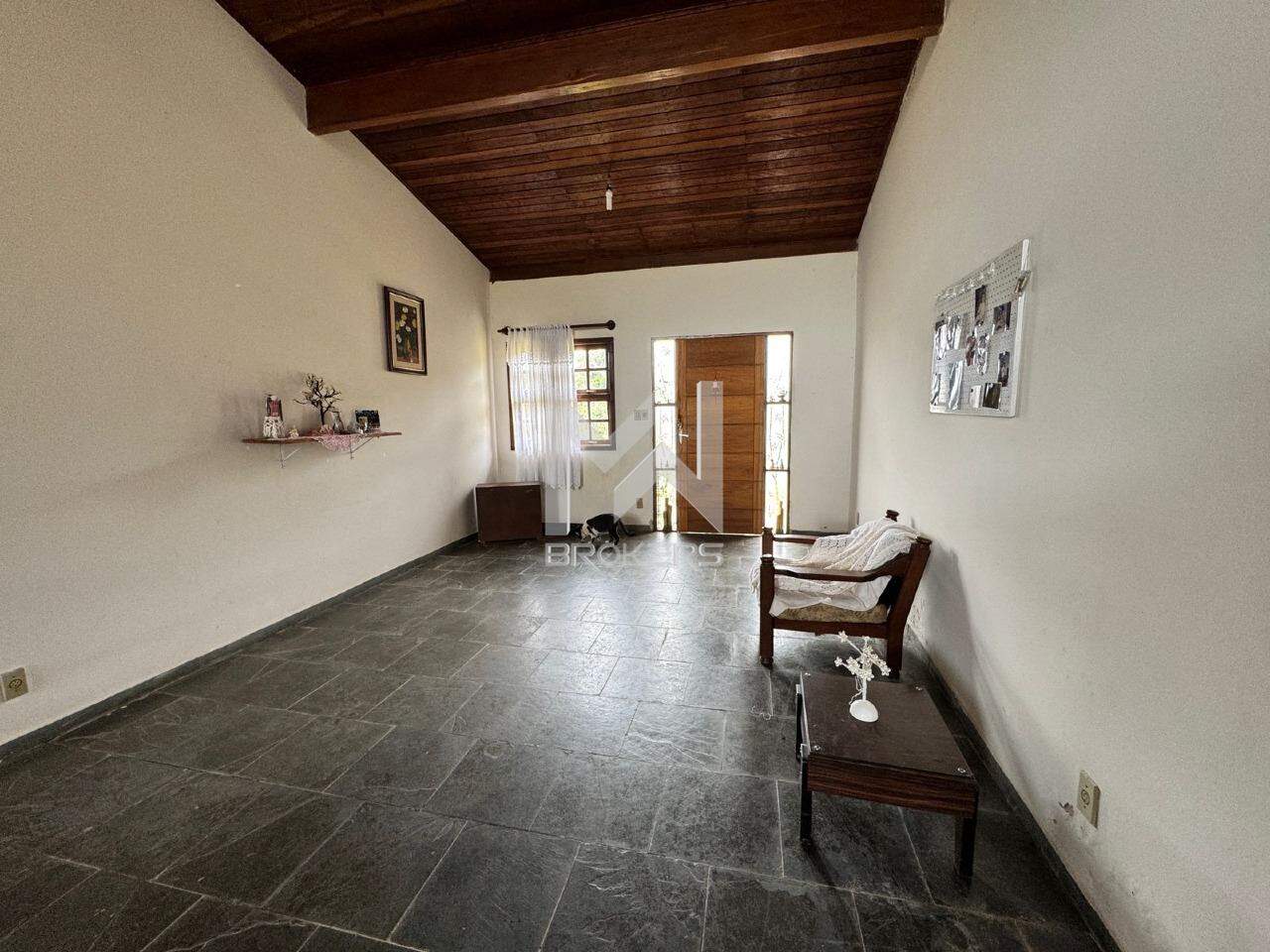 Casa em Condomínio à venda no Condomínio Chácaras do Lago: hall de entrada