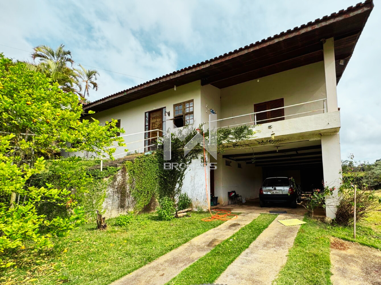Casa em Condomínio à venda no Condomínio Chácaras do Lago: fachada