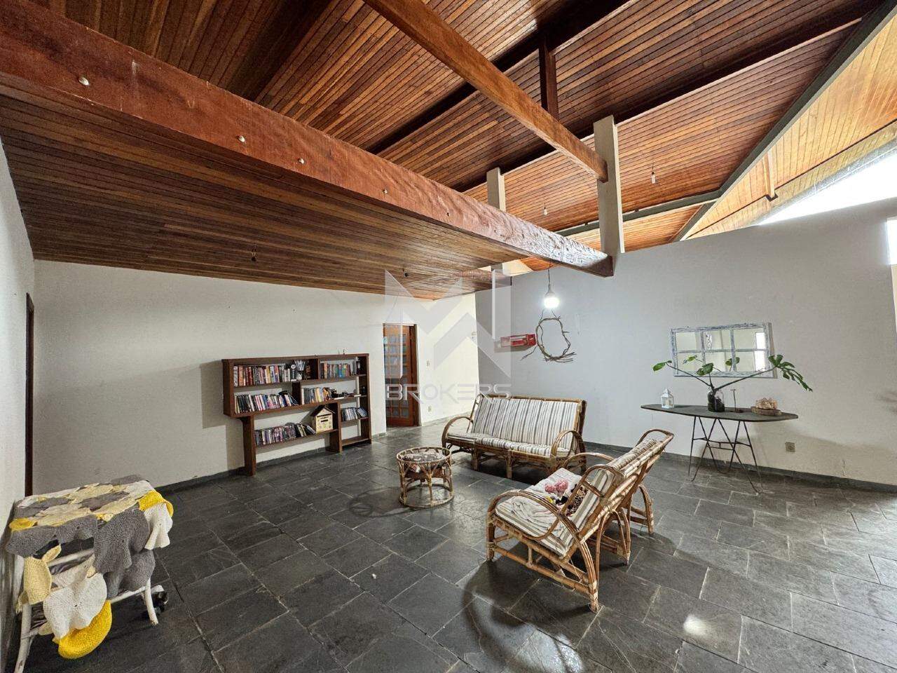 Casa em Condomínio à venda no Condomínio Chácaras do Lago: sala