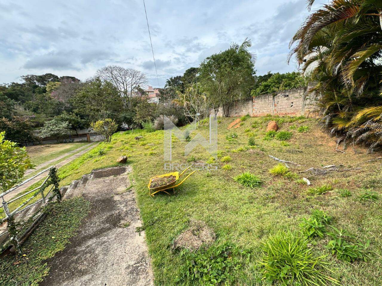 Casa em Condomínio à venda no Condomínio Chácaras do Lago: jardim