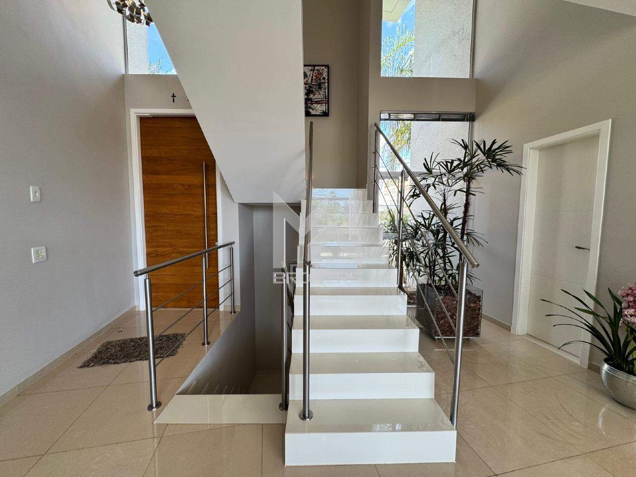 Casa em Condomínio à venda no Condomínio Terras de São Francisco: hall de entrada