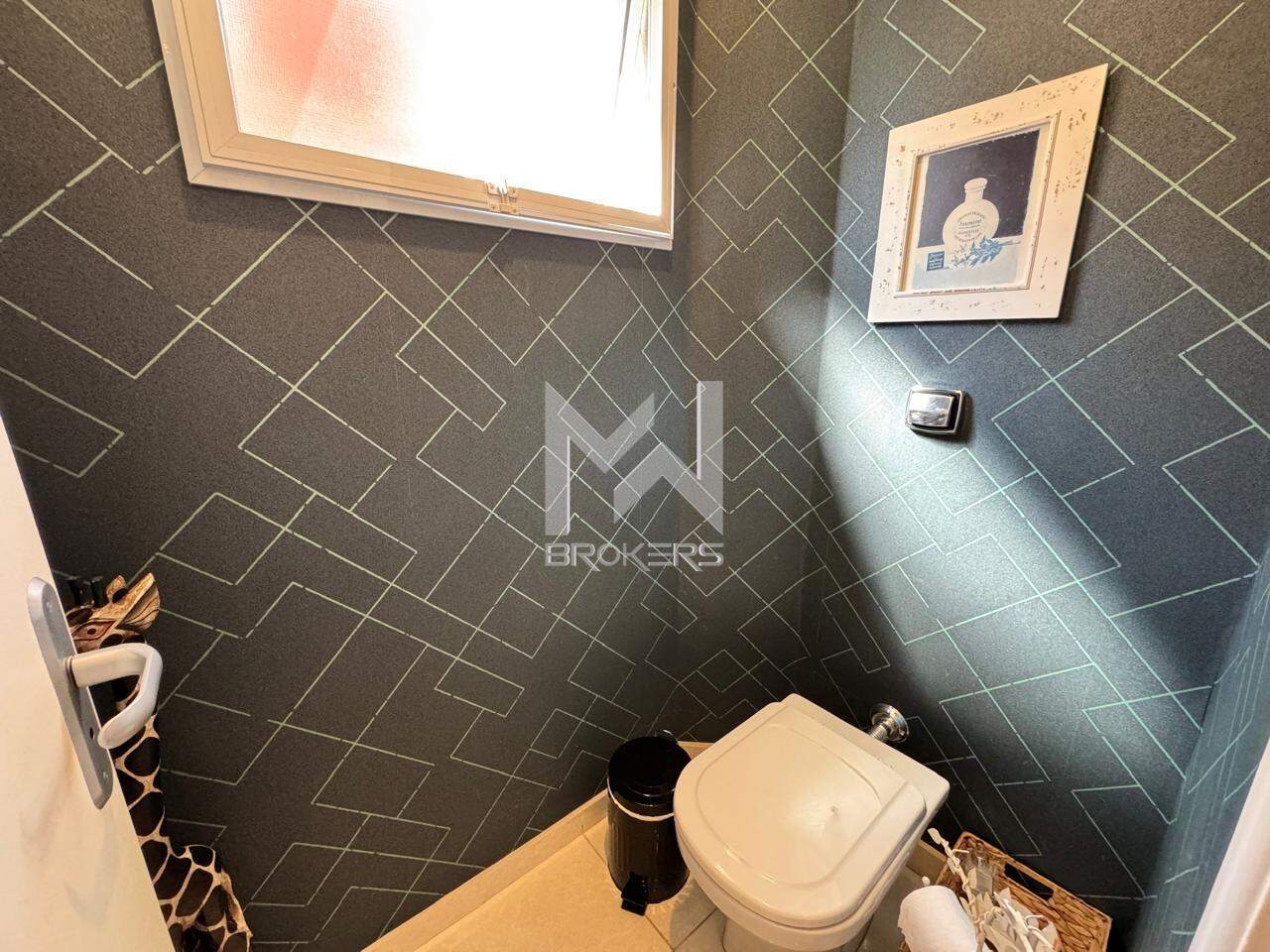 Casa em Condomínio à venda no Condomínio Terras de São Francisco: lavabo