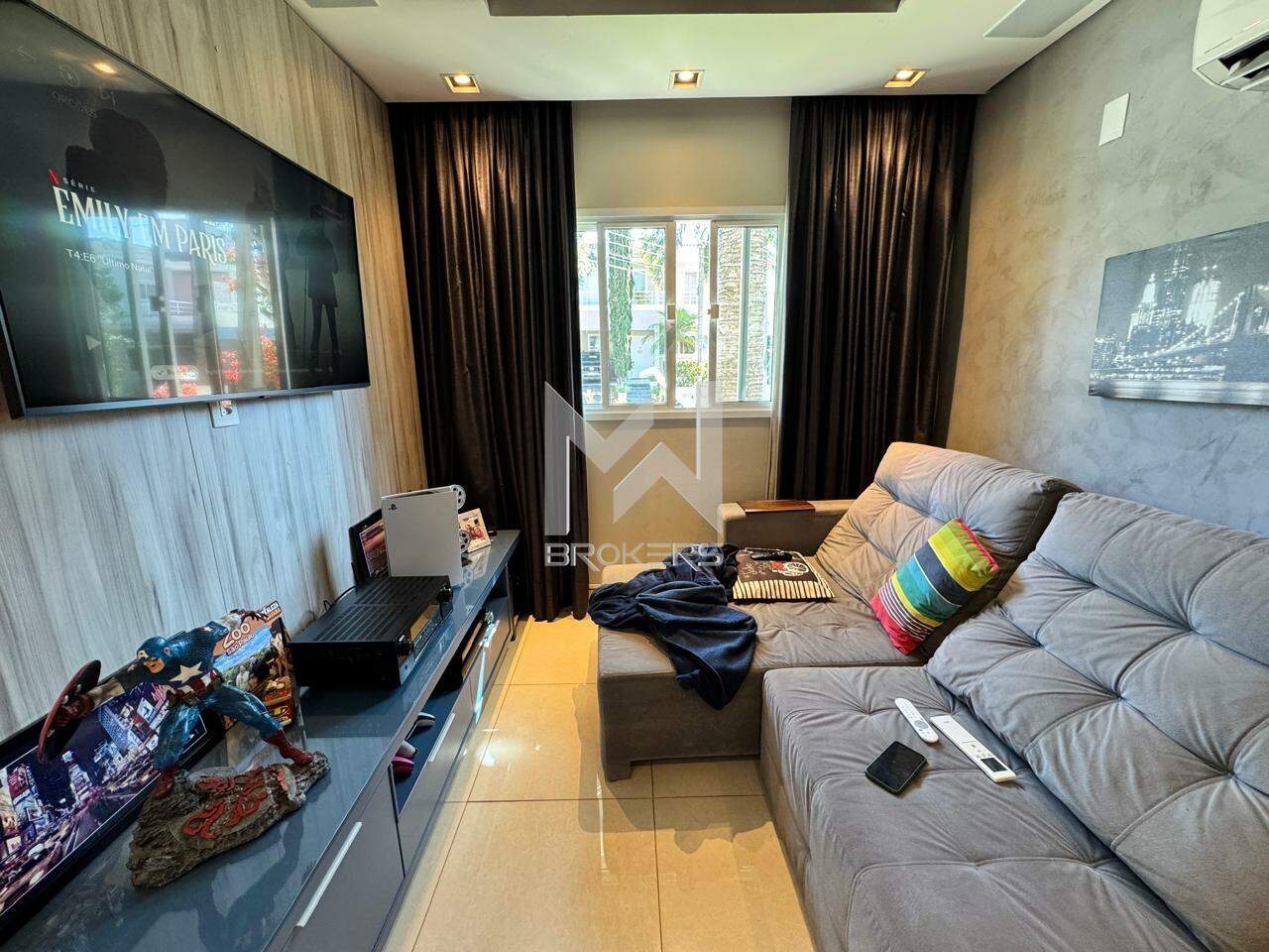 Casa em Condomínio à venda no Condomínio Terras de São Francisco: sala de TV