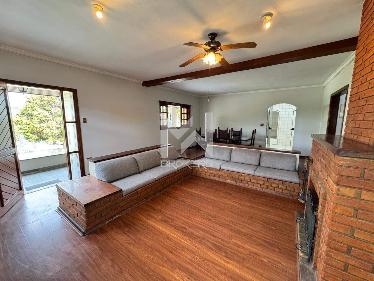 Casa em Condomínio à venda no Condomínio Vista Alegre: sala de lareira