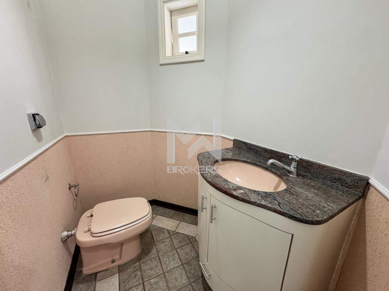 Casa em Condomínio à venda no Condomínio Marambaia: lavabo