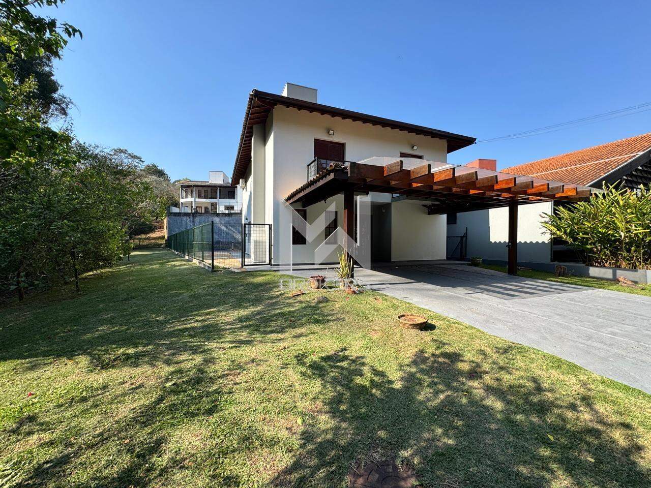 Casa em Condomínio para aluguel no Bosque: fachada