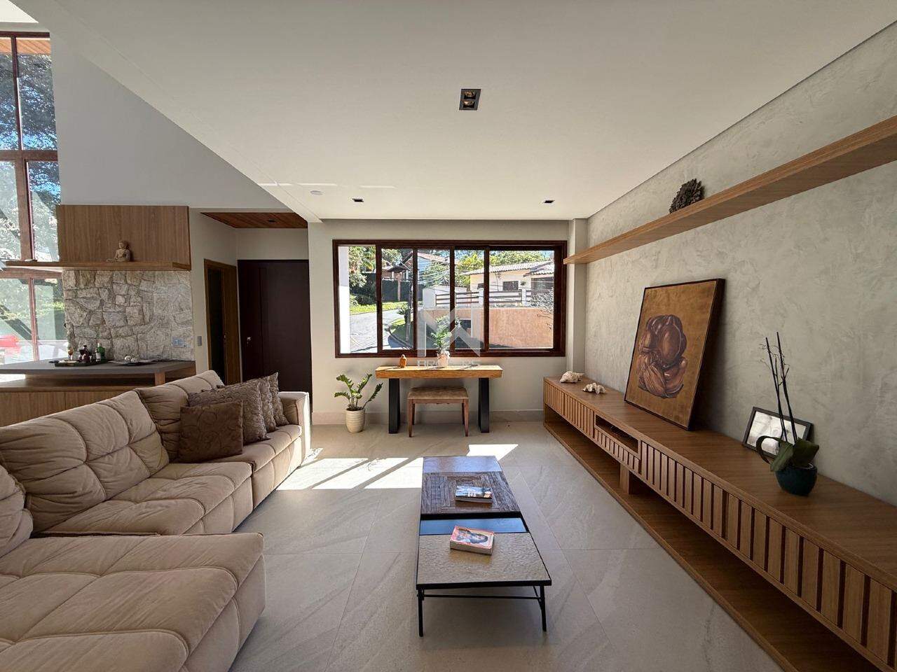 Casa em Condomínio à venda no Condomínio Marambaia: salas