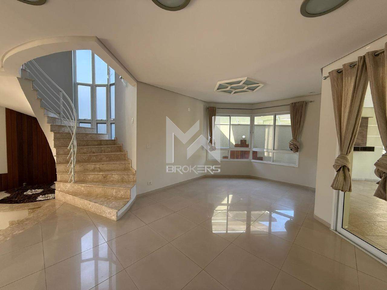 Casa em Condomínio para aluguel no Condomínio Terras de Vinhedo: sala de refeições e TV