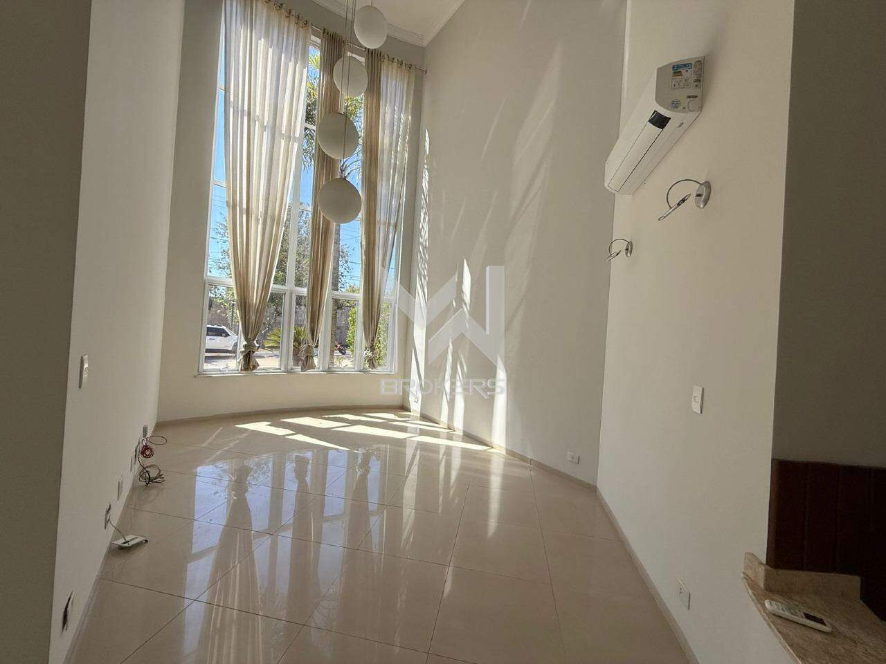 Casa em Condomínio para aluguel no Condomínio Terras de Vinhedo: sala de estar