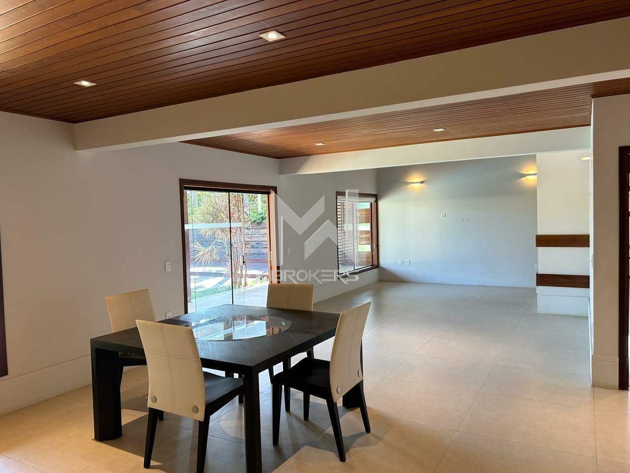 Casa em Condomínio à venda no Chácaras Silvania: salas