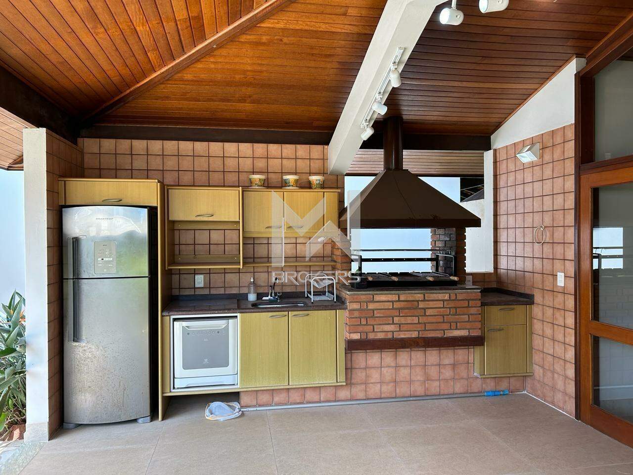 Casa em Condomínio à venda no Chácaras Silvania: área gourmet