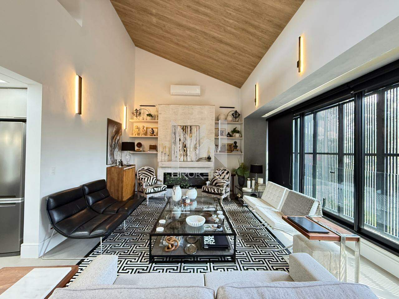 Casa em Condomínio à venda no Vale do Itamaracá: salas