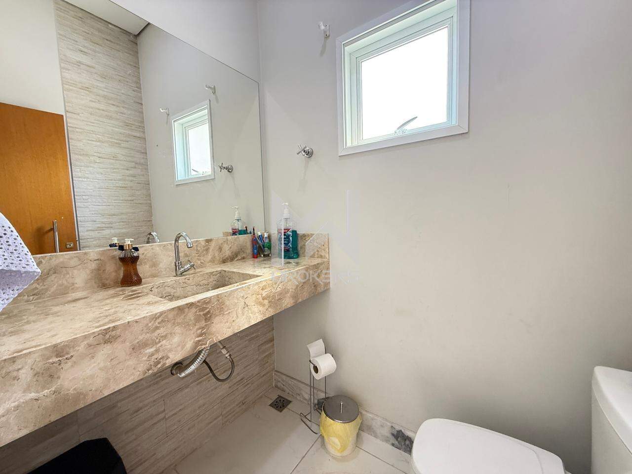 Casa em Condomínio para aluguel no Terras de Santa Teresa: lavabo