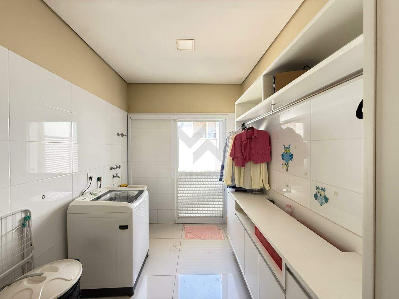 Casa em Condomínio à venda no Terras de Santa Teresa: área de serviços