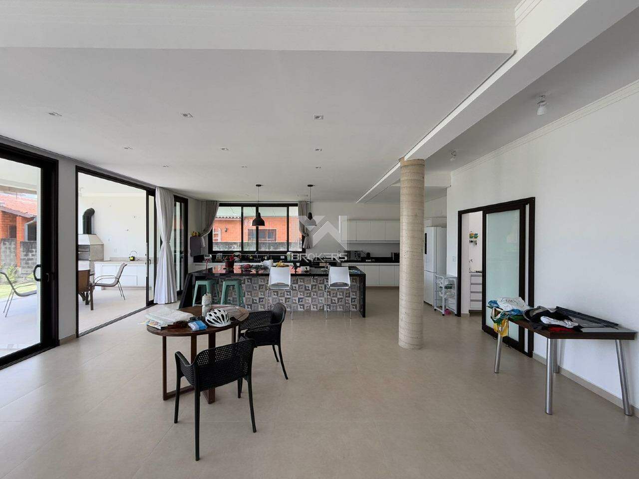 Casa em Condomínio à venda no Pinheirinho: salas