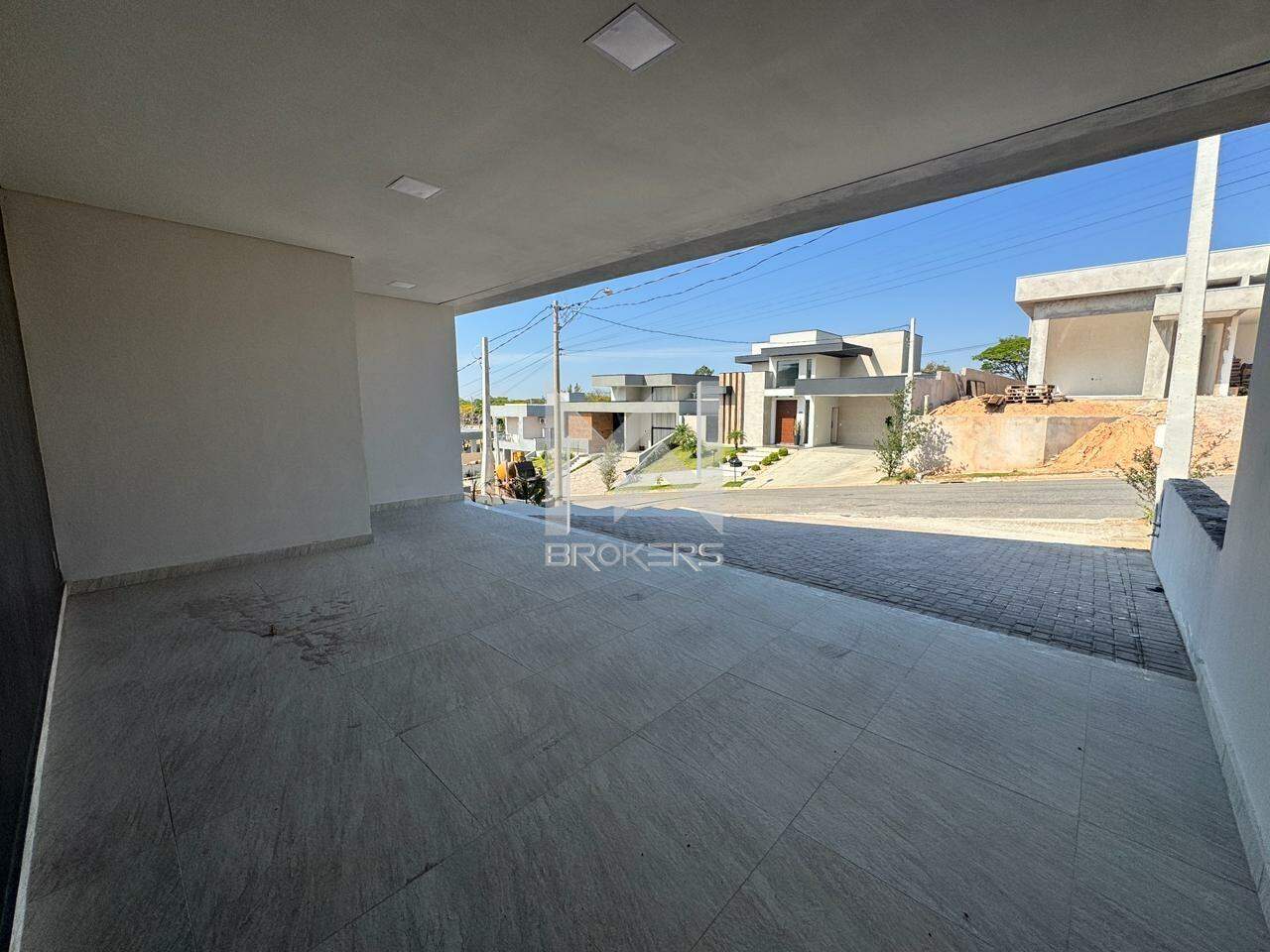 Casa em Condomínio à venda no Recanto das Palmas: garagem