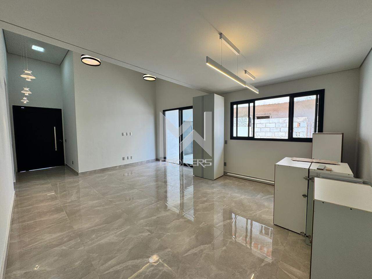 Casa em Condomínio à venda no Recanto das Palmas: salas