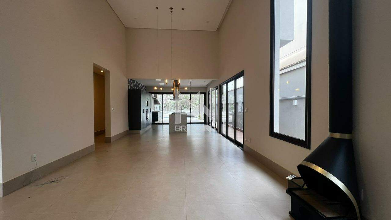 Casa em Condomínio para aluguel no Condomínio Terras de São Francisco: sala de estar