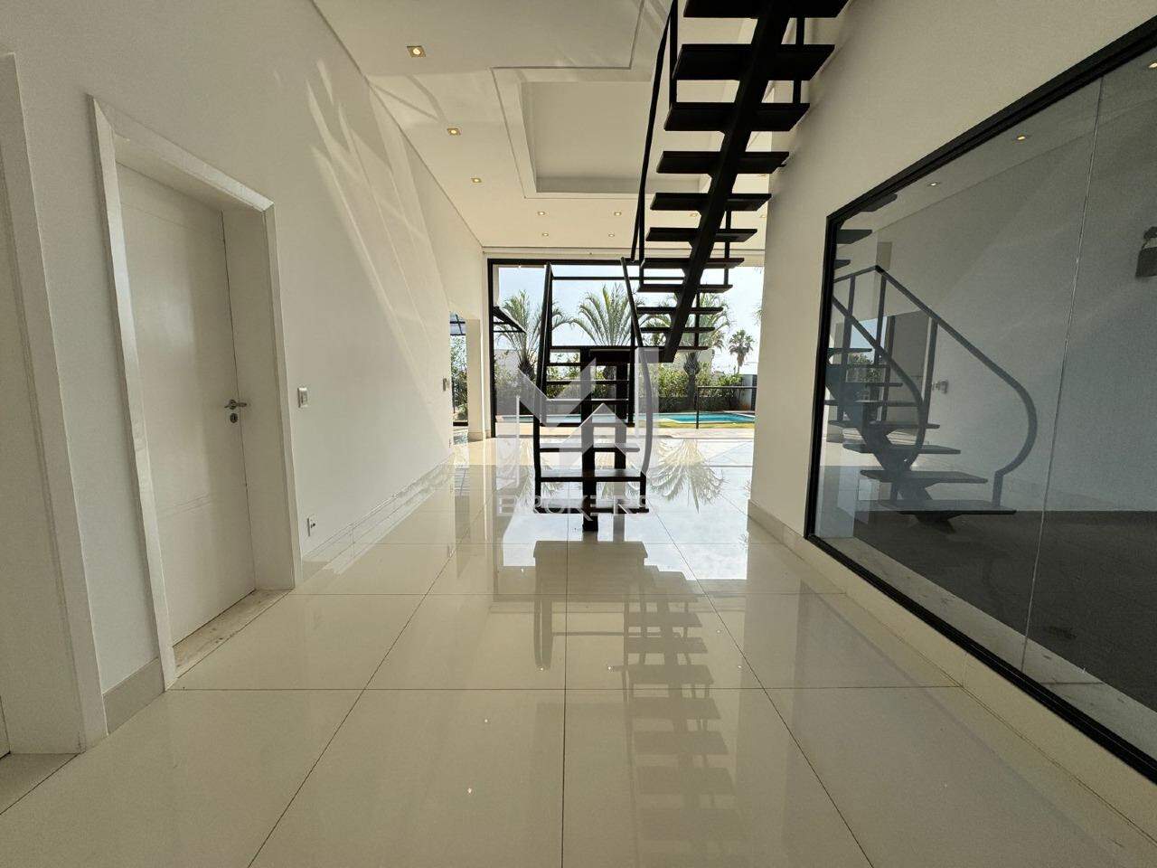 Casa em Condomínio à venda no Pinheirinho: hall de entrada