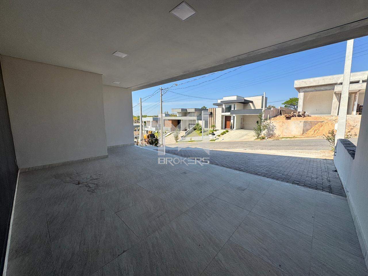 Casa em Condomínio para aluguel no Recanto das Palmas: garagem