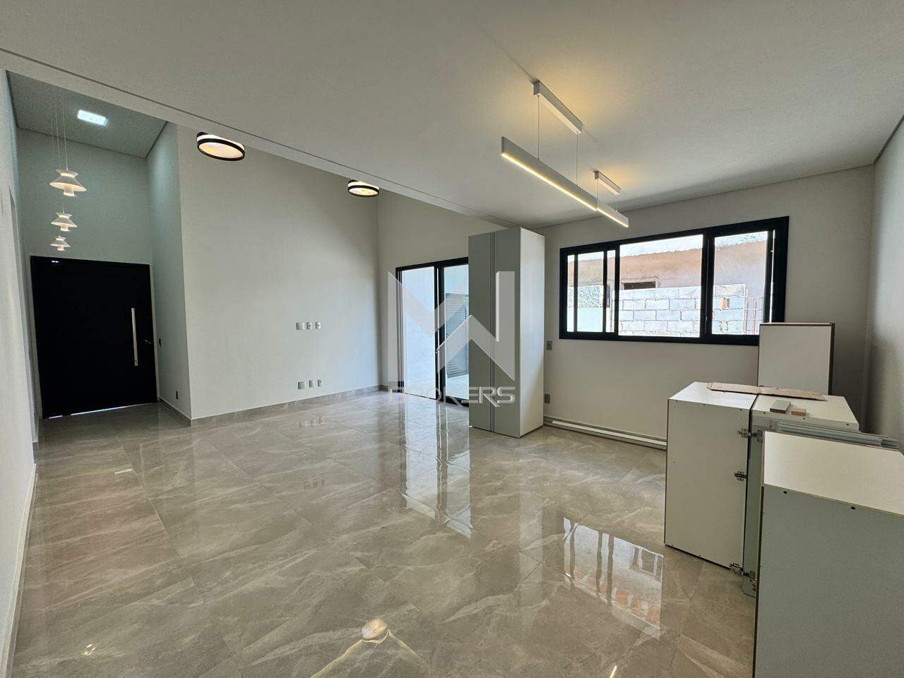 Casa em Condomínio para aluguel no Recanto das Palmas: salas