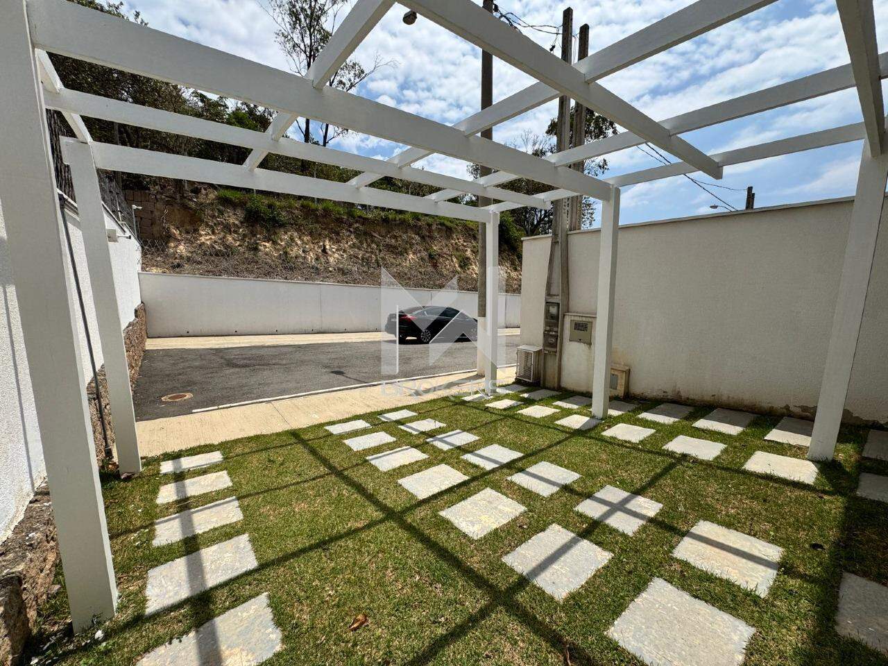 Casa em Condomínio à venda no Pinheirinho: garagem