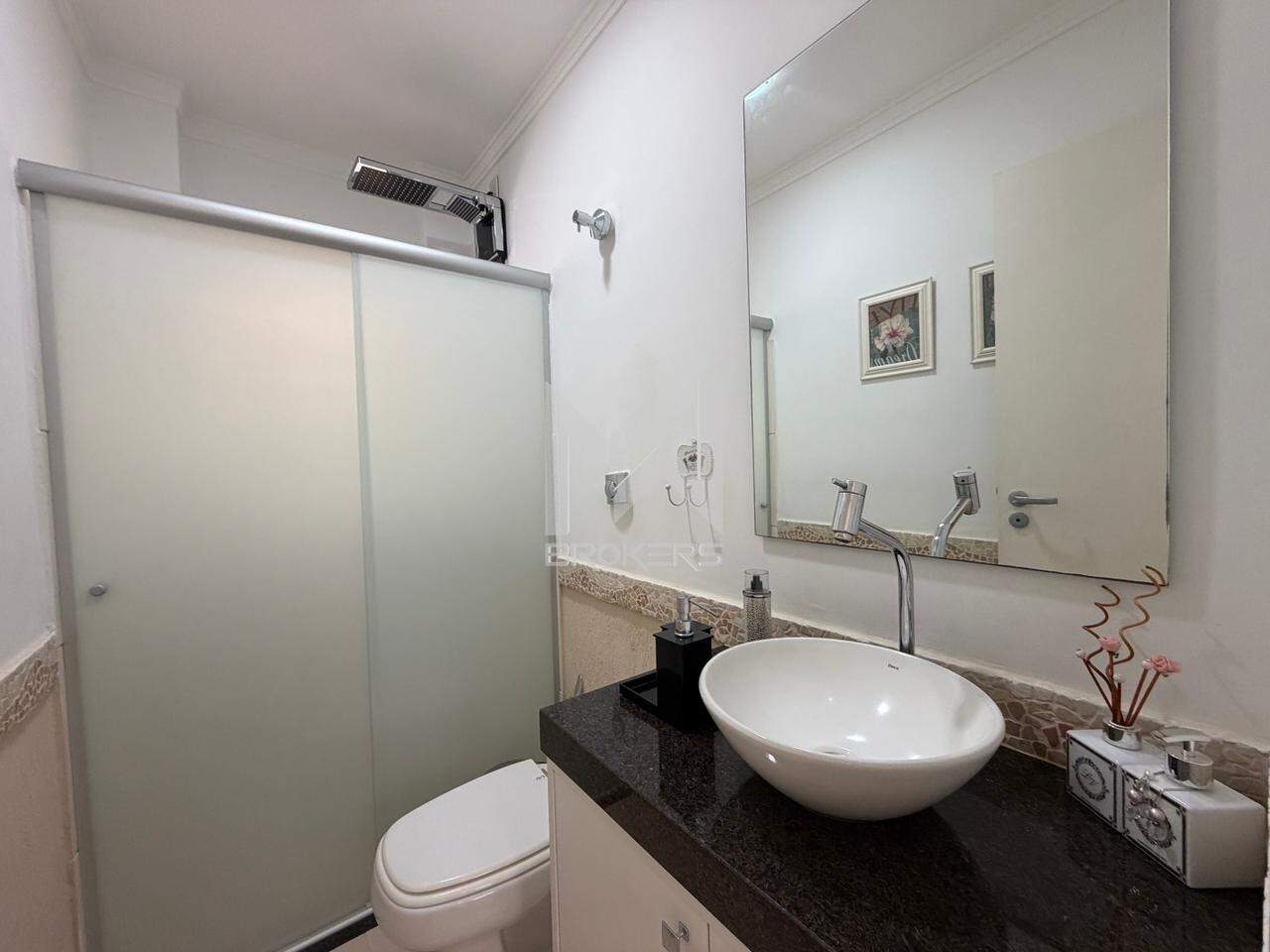 Casa em Condomínio à venda no Santa Claudina: banheiro social