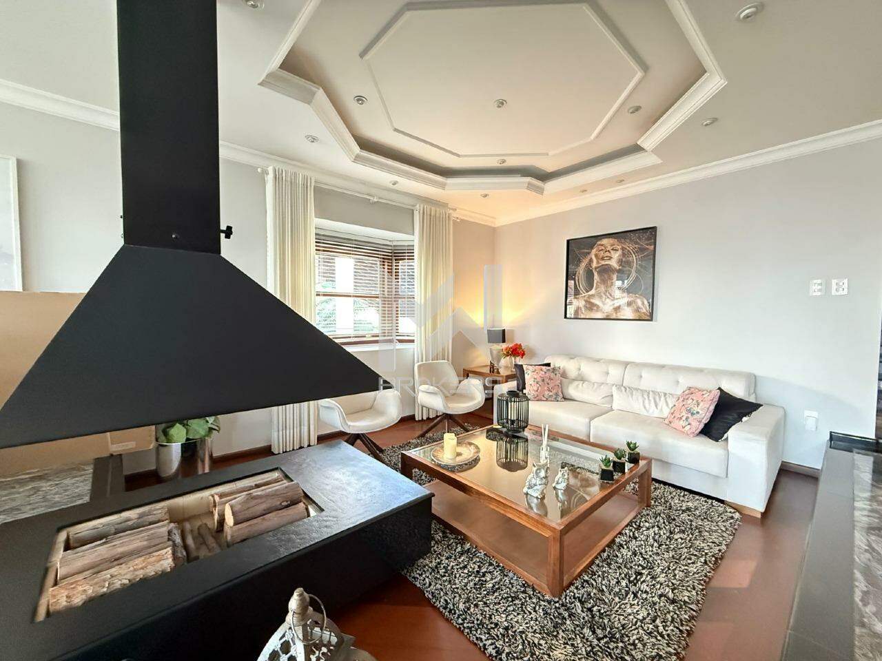 Casa em Condomínio à venda no Reserva Colonial: salas