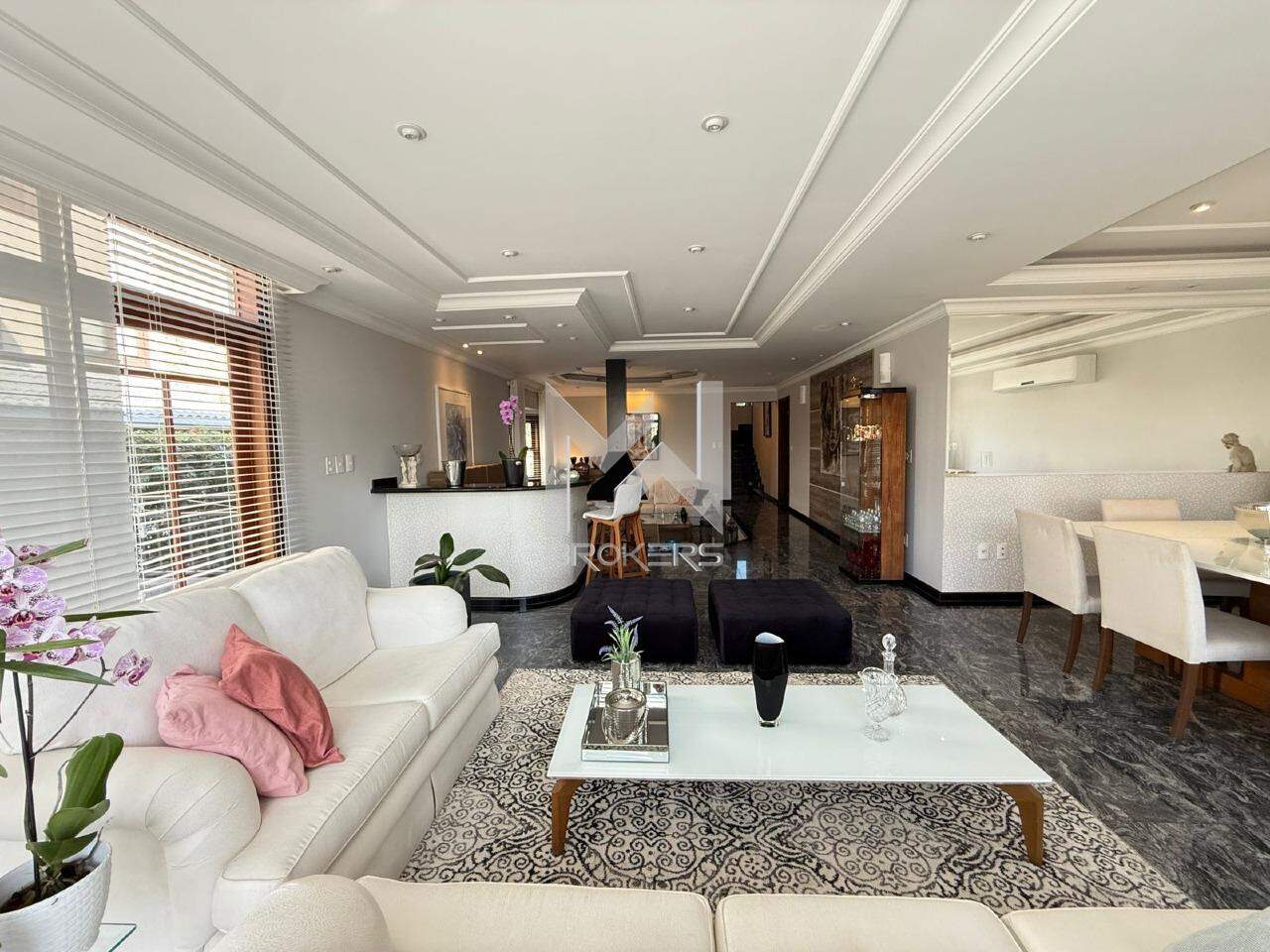 Casa em Condomínio à venda no Reserva Colonial: salas