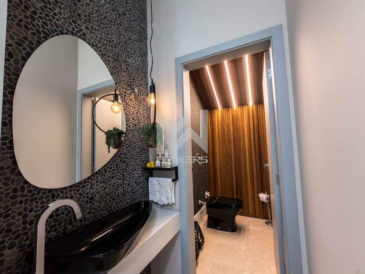 Casa em Condomínio à venda no Condomínio Campo de Toscana: lavabo