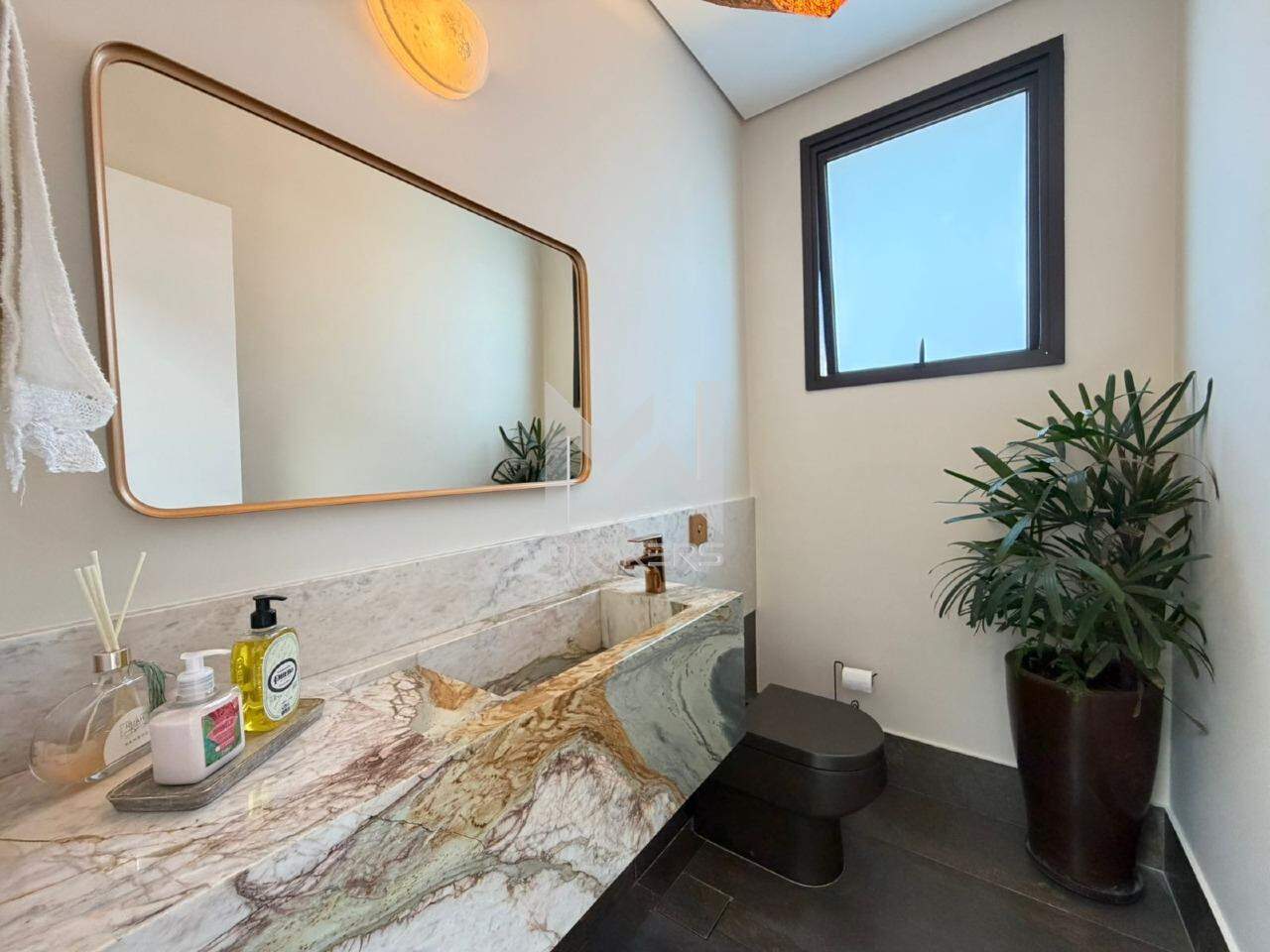 Casa em Condomínio à venda no Condomínio Campo de Toscana: lavabo