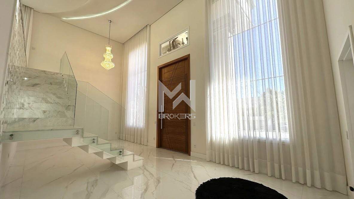 Casa em Condomínio à venda no Condomínio Residencial Villa Lombarda: hall de acesso