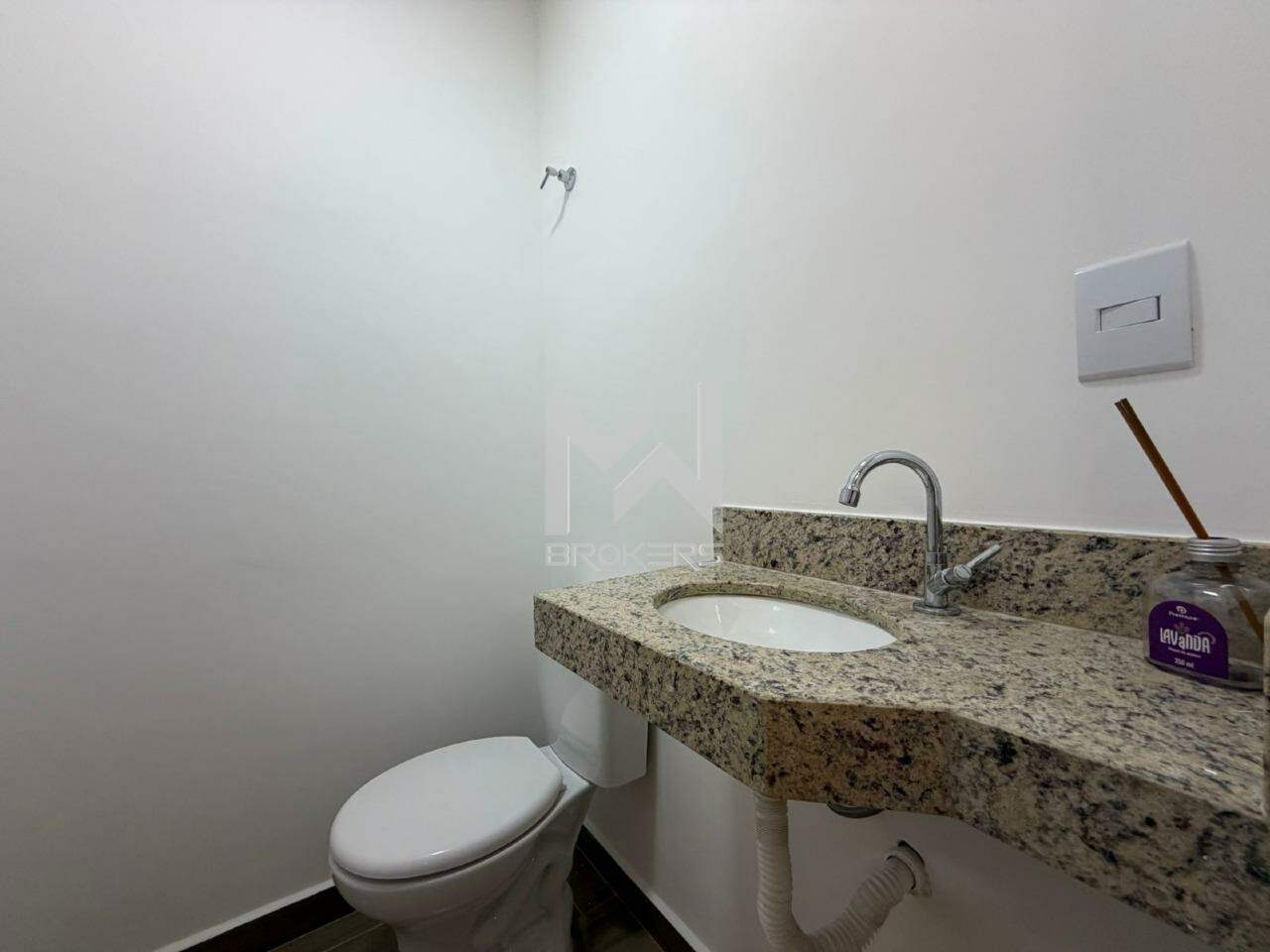 Sala para aluguel no Santa Rosa: banheiro