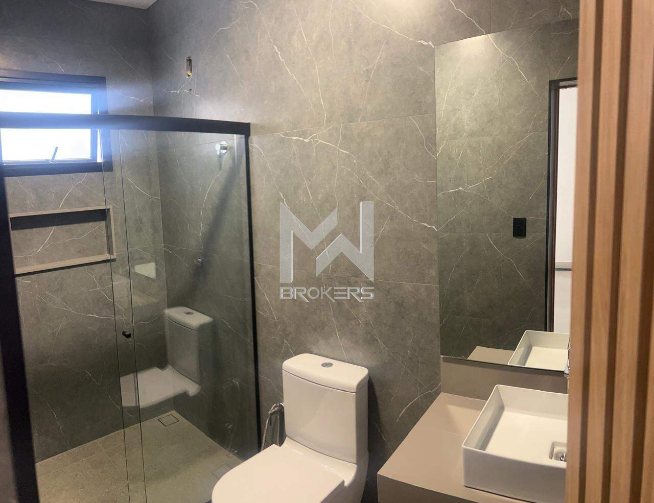 Casa em Condomínio à venda no Loteamento Residencial Arborais: banheiro