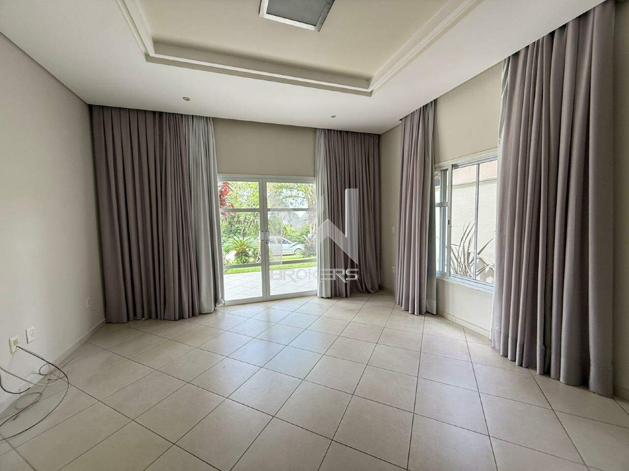 Casa em Condomínio para aluguel no Pinheirinho: sala de TV