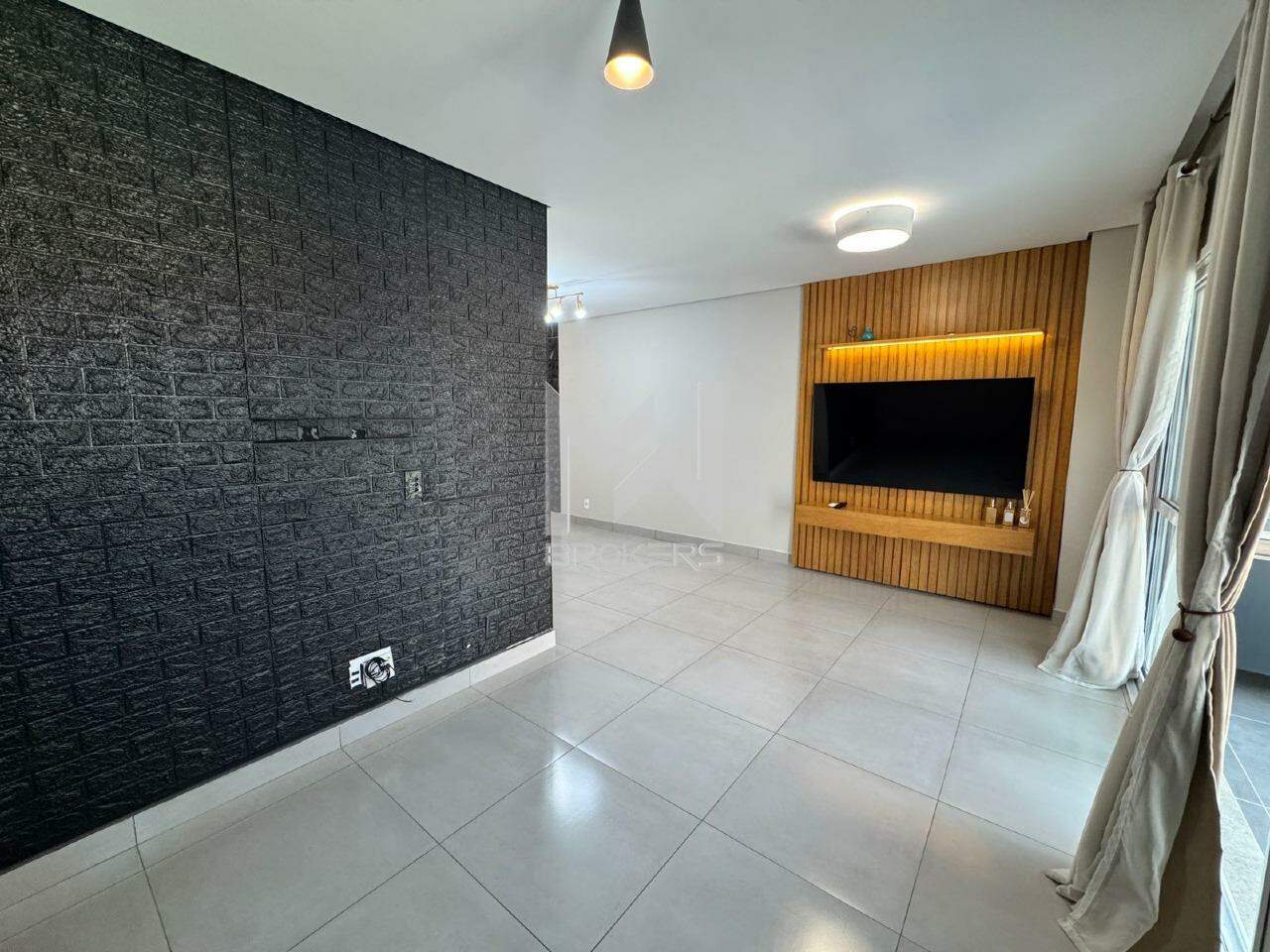 Casa em Condomínio para aluguel no Pinheirinho: sala de tv